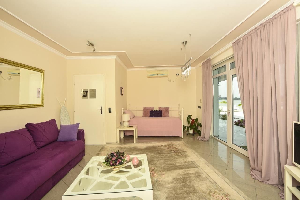 Apartments Villa Graf Σμεντέρεβο Εξωτερικό φωτογραφία