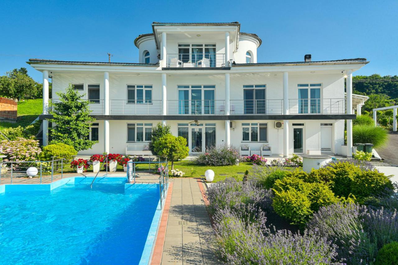 Apartments Villa Graf Σμεντέρεβο Εξωτερικό φωτογραφία
