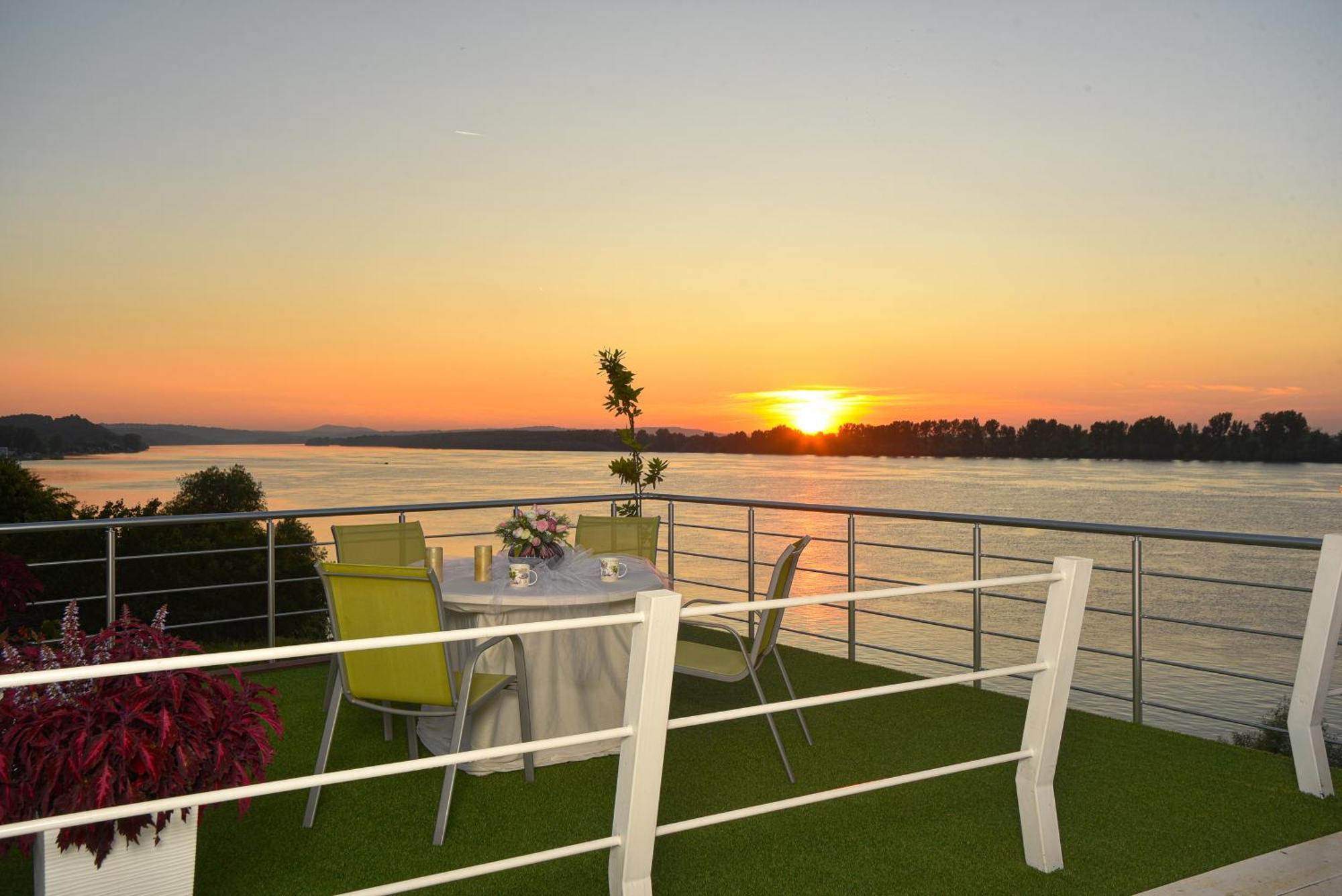 Apartments Villa Graf Σμεντέρεβο Εξωτερικό φωτογραφία